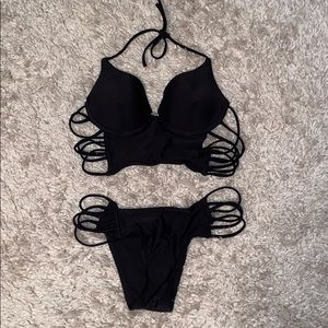 Black bikini
